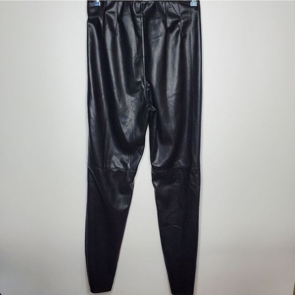 Lulu's Black Vegan Liquid Wet Look Faux Leather Sectioned Pleated Pants Sz M - Picture 3 of 5